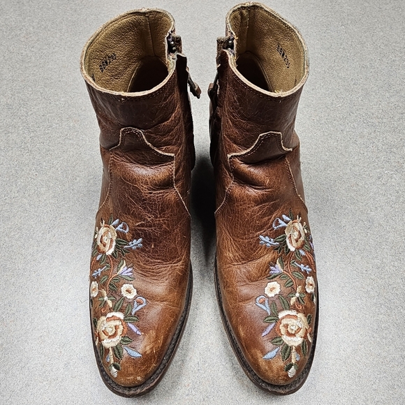 Shyanne Millie Floral Embroidered Booties Round Toe size 6.5 - Picture 2 of 12
